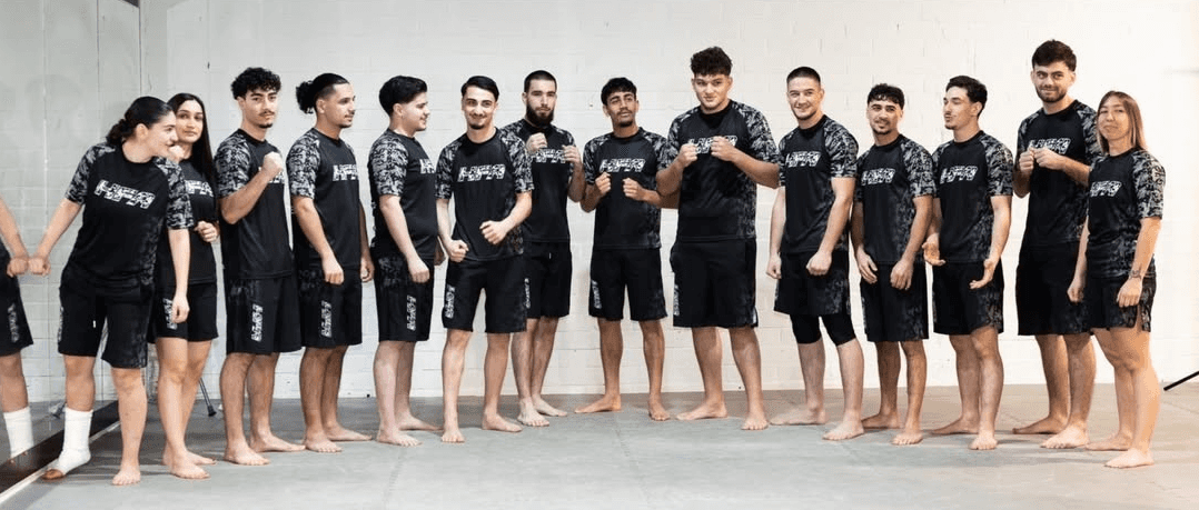 Twee kickboksers tijdens een sparringsessie in de zaal van Husdinio Fight Academy in Heusden-Zolder